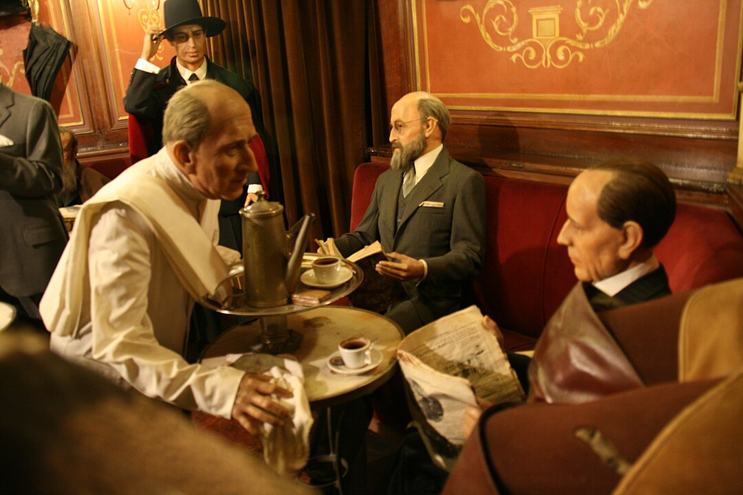 Café Gijón, eines der emblematischsten historischen Cafés Madrids, Treffpunkt für Intellektuelle und Künstler seit Anfang des 20. Jahrhunderts
