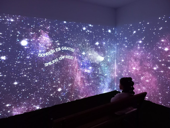 Das Museum des Glücks, ein erfahrungsorientierter und interaktiver Raum, der dem Wohlbefinden und der positiven Psychologie gewidmet ist