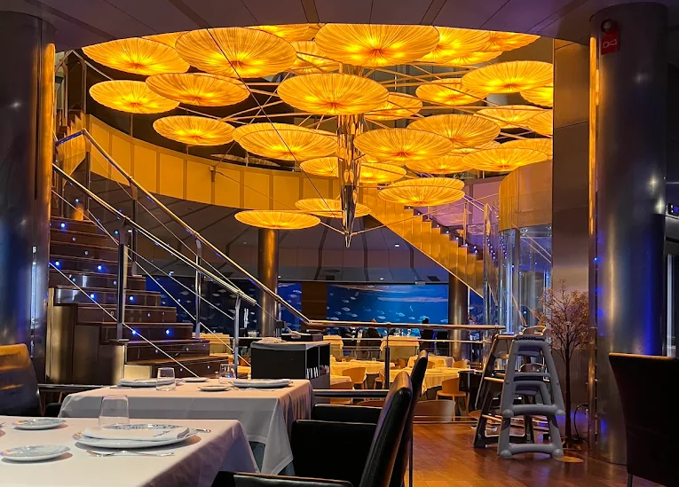 Submarino Restaurant, ein Raum für gehobene mediterrane Küche im Inneren des Oceanogràfic von Valencia