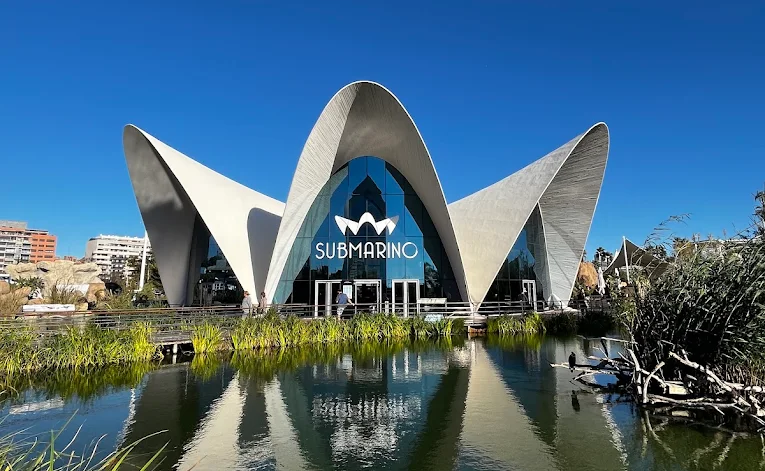 Submarino Restaurant, ein Raum für gehobene mediterrane Küche im Inneren des Oceanogràfic von Valencia